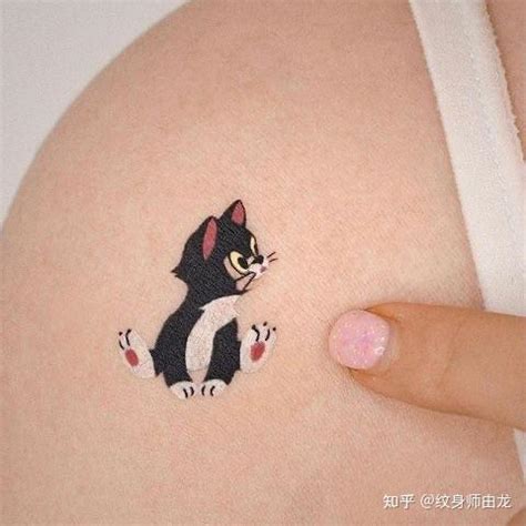 纹身温柔图案女生头像