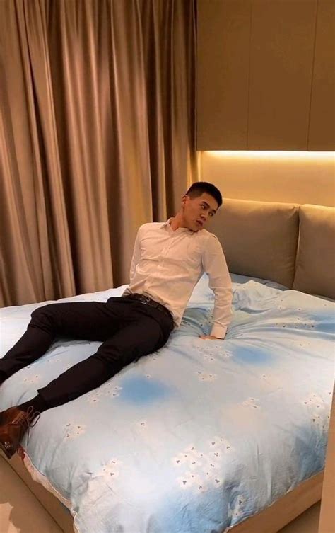 黑色禁欲系帅哥