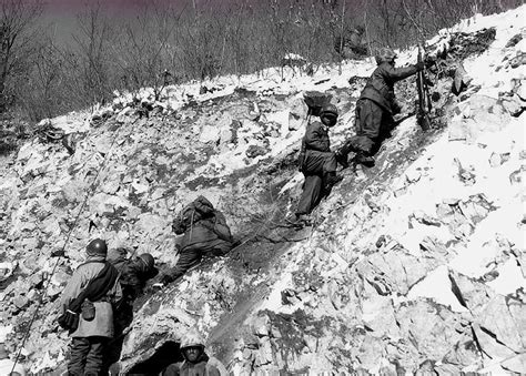 抗美援朝之长津湖战役：最后冻成冰雕的志愿军成了永远的丰碑