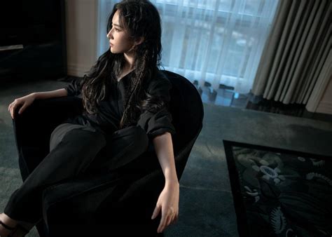 黑色刘亦菲图片