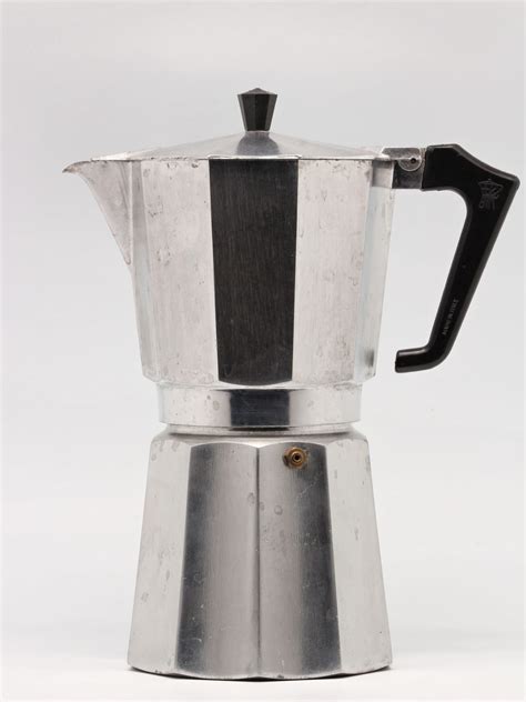 12 Best Moka Pots in 2022 - The Finest Roast