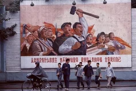 中国新能源车在巴黎 1974年，法国导演让·雅南拍了一部喜剧片，叫《解放军在巴黎》。故事比较离奇，6亿解放军和平解放了巴黎。作为一部幽默讽刺 ...