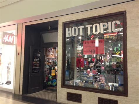 Hot Topic store in Minnesota closes after apparent staff walkout over ...