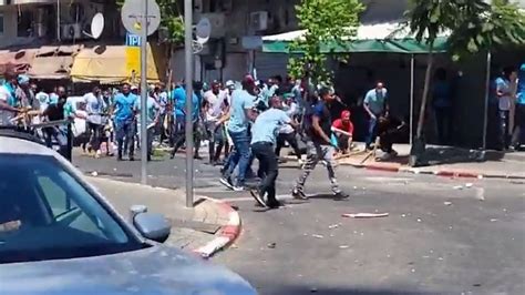 以色列街头：难民打砸百人斗殴、与警方激烈冲突，现场枪声四起_凤凰网视频_凤凰网