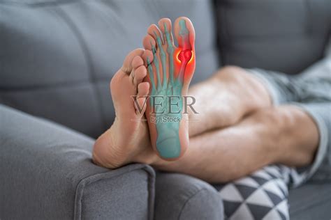 脚疼治疗按摩疼痛女性摄影图配图高清摄影大图-千库网