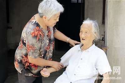 远亲不如近邻 杭州最温暖诠释 70多岁大妈照顾99岁独居邻居20多年_宁波频道_凤凰网