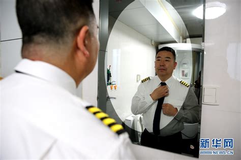 一位“中国机长”安全飞行日志：起飞前3小时 他都干了这些事（组图）_社会_中国小康网