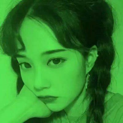 温柔眼影绿色头像女生
