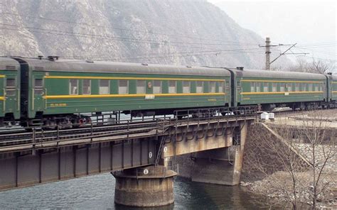 中国最长的火车，长4000米，有四个火车头