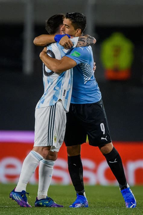 世预赛-梅西"挑传"破门!大将传射 阿根廷3-0乌拉圭_东方体育