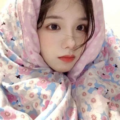 甜美女生变酷学生党头像