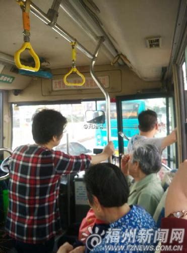 青岛中年男公交车上未给老人让座，却踹打中学生指其让座太慢 - 教育舆情 - 中国产业经济信息网