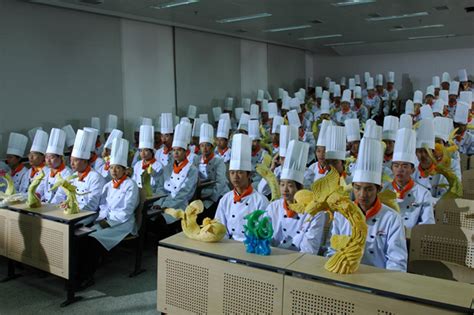 后勤餐饮中心开展厨艺技能培训-北京物资学院新闻中心