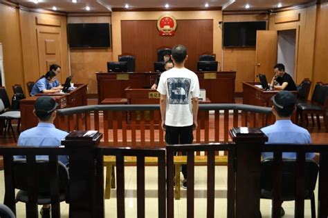 四川乐山一男子公交车上猥亵小学生 被判处有期徒刑1年5个月