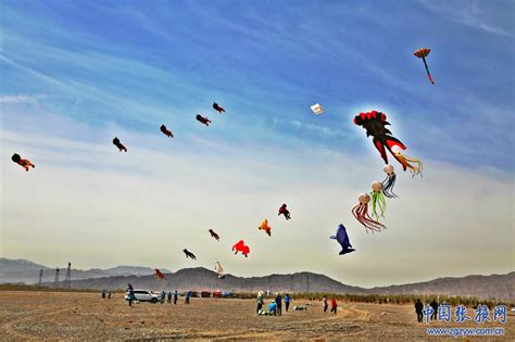 临泽：首届风筝节百余纸鸢空中飞舞给市民带来天空盛宴
