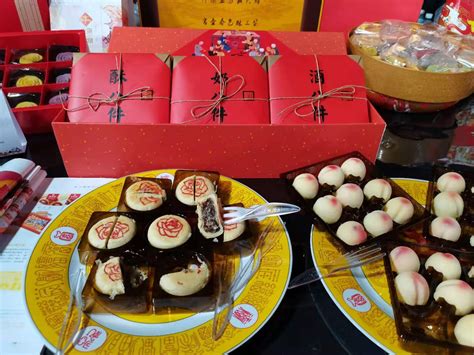 北京礼物：寿桃”生日蛋糕