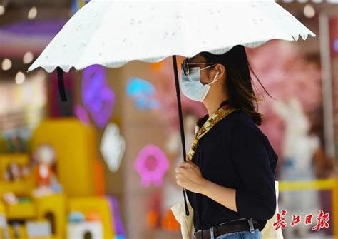 武汉今年首破35℃高温线，降雨雷电大风天气即将到来- 湖北省人民政府门户网站