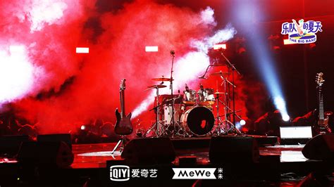 金属乐队Metallica世界巡演上海站 经典歌曲掀摇滚热潮High爆全场 _人物_GQ男士网