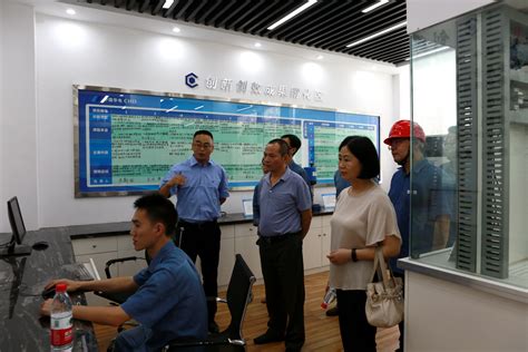 广安市总工会对劳模和工匠人才创新工作室实施现场考评