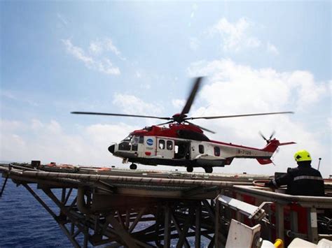 东部战区直升机编队挺进陌生海域 开展远海搜救行动——上海热线军事频道