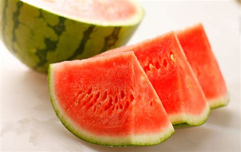 夏天吃西瓜有什么好处和坏处?夏天吃西瓜减肥还是增肥-电子胭 - 货品源货源网