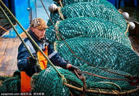 跟随俄罗斯捕鱼船出海 探访捕捞阿拉斯加鳕鱼全过程--图片频道--人民网