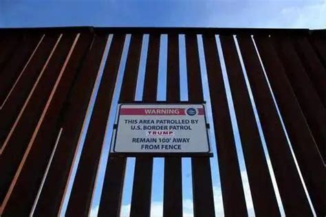 特朗普为什么执意要建边境墙？_手机新浪网