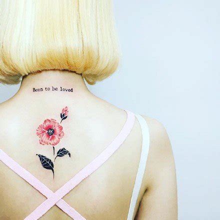 女生后肩素花纹身_上海纹身 上海纹身店 上海由龙纹身2号工作室