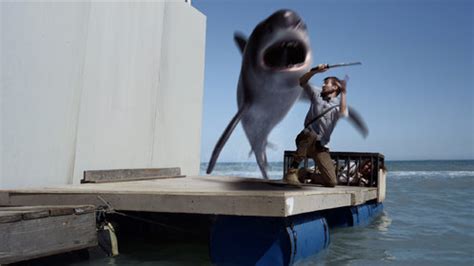 《鲨鱼惊魂夜3D》首曝海报 狂鲨与美女共咆哮
