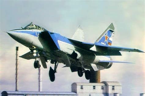 哈萨克斯坦一架米格31战机坠毁 两名飞行员弹射逃生_凤凰网