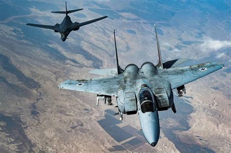 美媒：伊朗局势紧张之际，美军B-1B轰炸机飞越中东_环球军事_军事_新闻中心_台海网