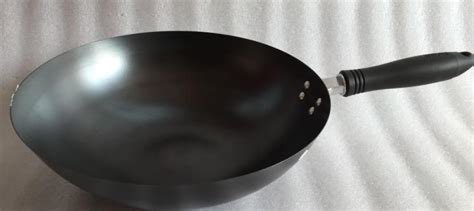 清洗新买铁锅的最好方法是什么 新买的铁锅如何开锅_知秀网