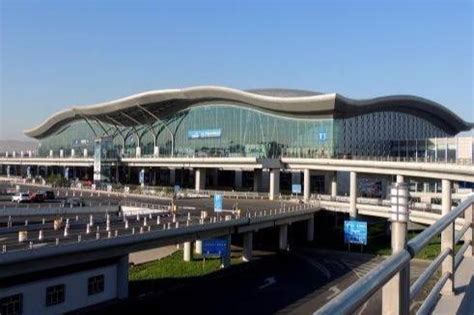 乌鲁木齐国际机场，T3航站楼造型特别，T4即将上马