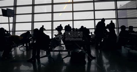 北京暴雨沈梦辰被滞留在机场 拍照消磨时间长腿吸睛_新浪图片