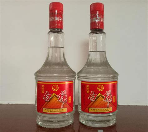 新疆兵团名酒---95年《白杨老窖》，新疆石河子八一酒厂，保存如新，非常漂亮 价格表 中酒投 陈酒老酒出售平台