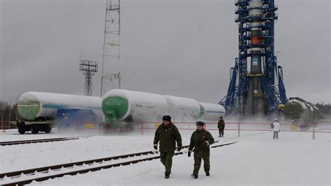 携带18个国家的38颗卫星 俄“联盟”号火箭发射升空