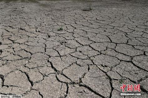 长江干枯，旱情告急，长江流域4亿人正在遭受罕见的高温干旱灾情 - 知乎
