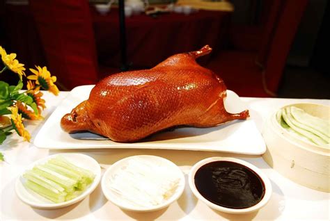 自制北京烤鸭的做法_用烤箱DIY北京烤鸭怎么做好吃的家常做法图解-聚餐网