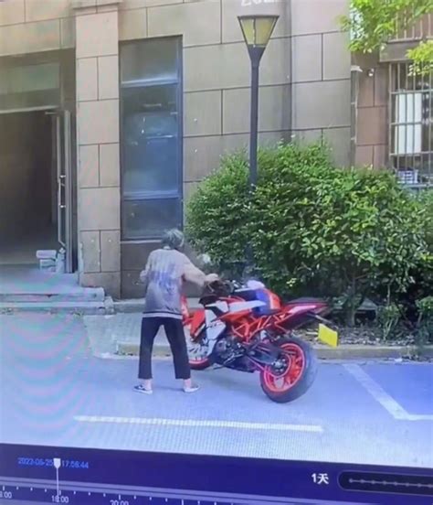 老人故意推倒摩托车被定性寻衅滋事 | 0xu.cn