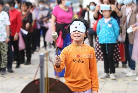 广东鹤山：社区趣味运动会-人民图片网