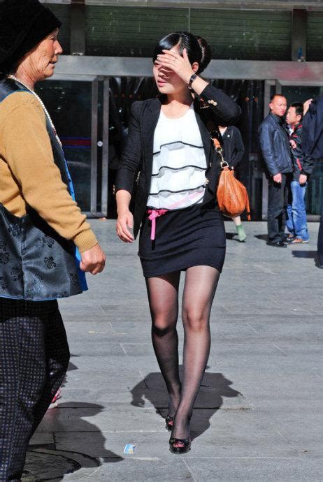 实拍：拉萨街头藏族美女，气质不输内地游客！