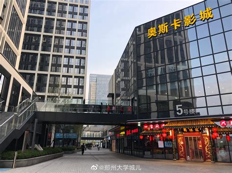 龙子湖商业街可能是郑州最特殊的了，因为它的周围一圈全部都是学校