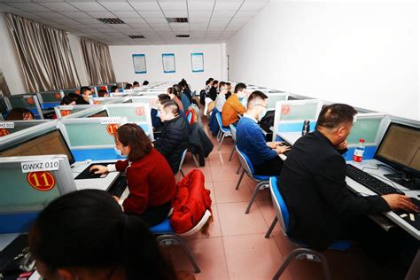 2021年12月21日，新疆气象局举办第一届公文写作技能竞赛，进一步提升全疆气象部门机关工作人员以文辅政能力。