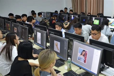 艺术与传媒学院组织教师开展苹果图形工作站培训学习活动-长江大学传媒学院