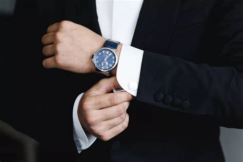 三羊表行：男人戴手表为什么要戴左手？有何讲究，据说能主财运