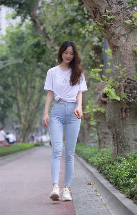 牛仔裤美女图片