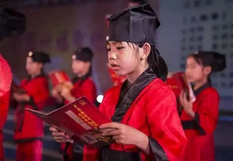 文学与传媒学院举办“迎国庆，颂中华”朗诵诗会