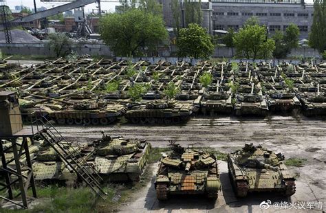 在马里乌波尔被摧毁或缴获的俄军T-72B3坦克和BMP-3步战车！__财经头条
