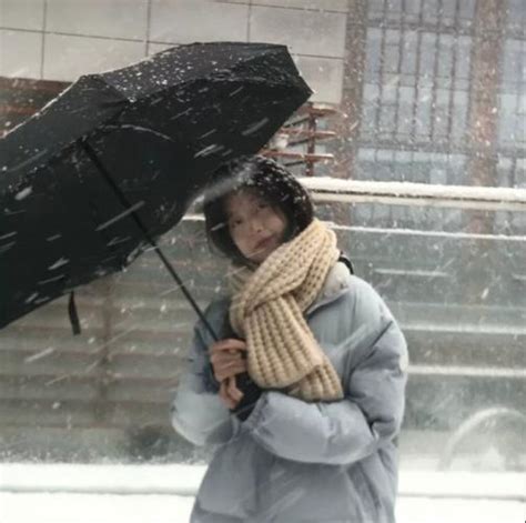 温柔下雪头像女生真人