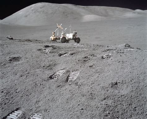 1969年美国阿波罗11号登月视频，第一次出舱全程记录！